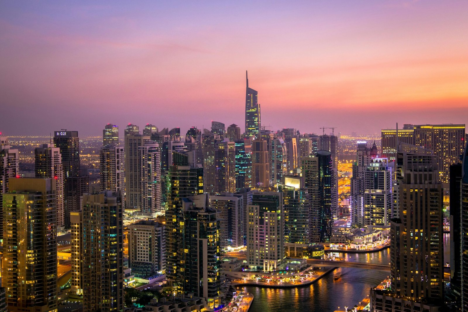 Why to Invest in Dubai? Top 13 reasons